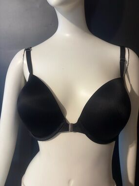 Victoria's Secret Black Front-Closure Smooth T-Shirt Bra with Chain back